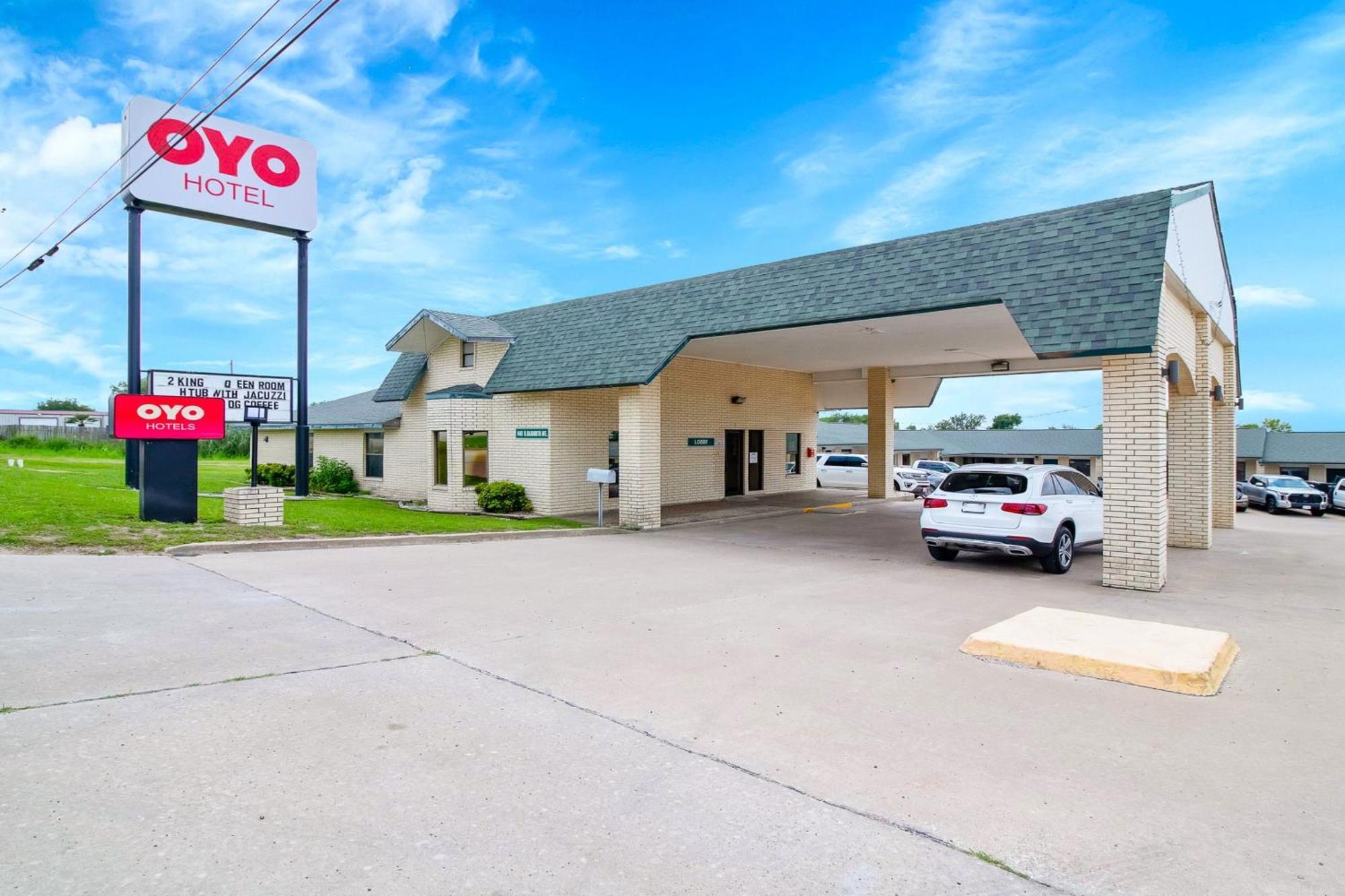 Three Rivers Executive Inn & Suites By Oyo Exterior photo
