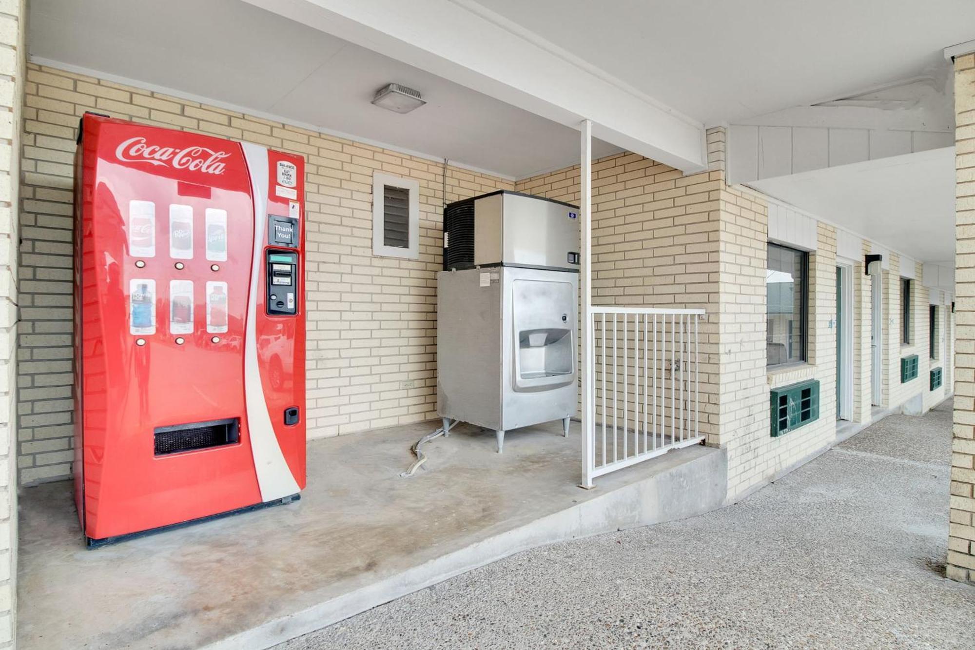 Three Rivers Executive Inn & Suites By Oyo Exterior photo