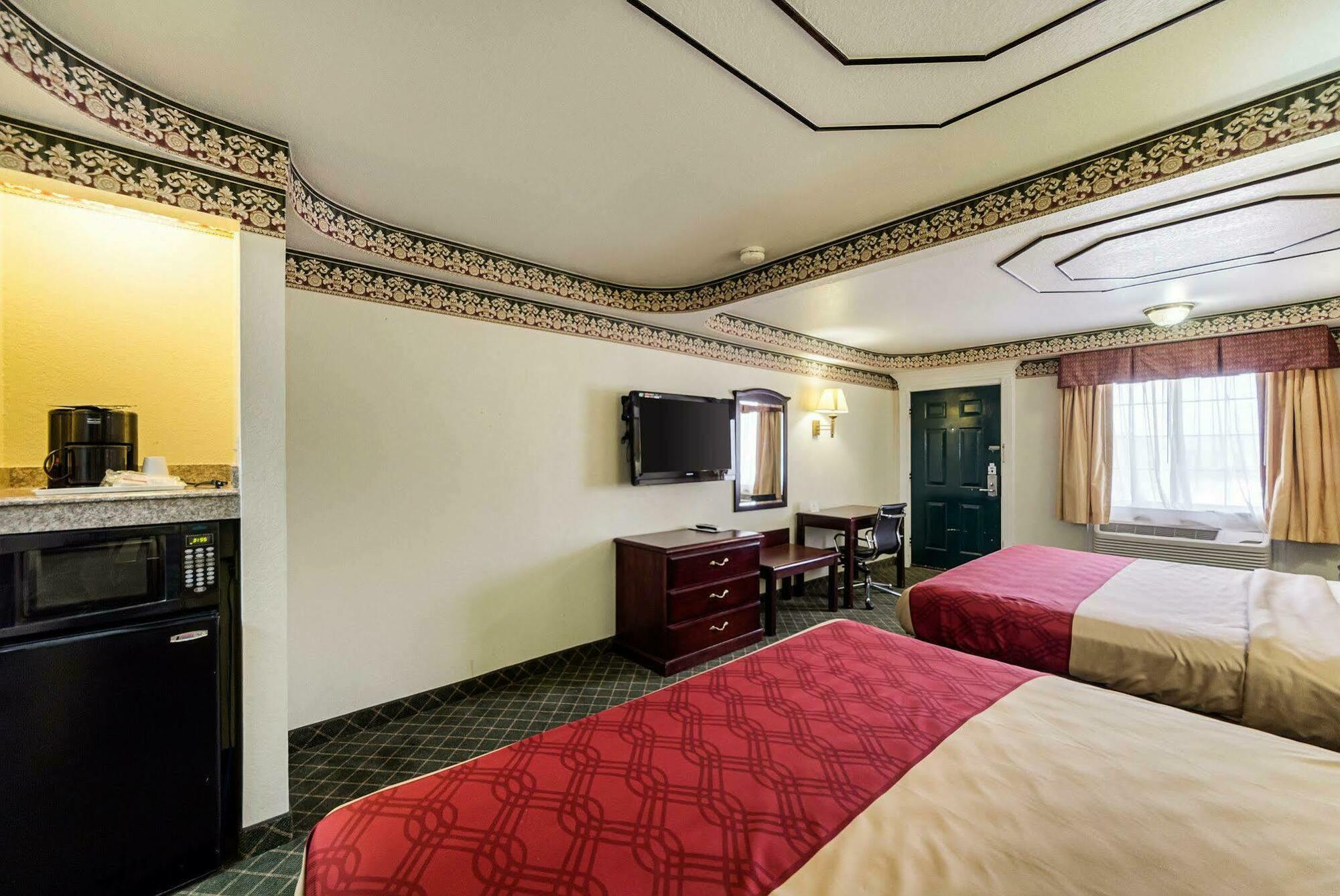 Three Rivers Executive Inn & Suites By Oyo Exterior photo