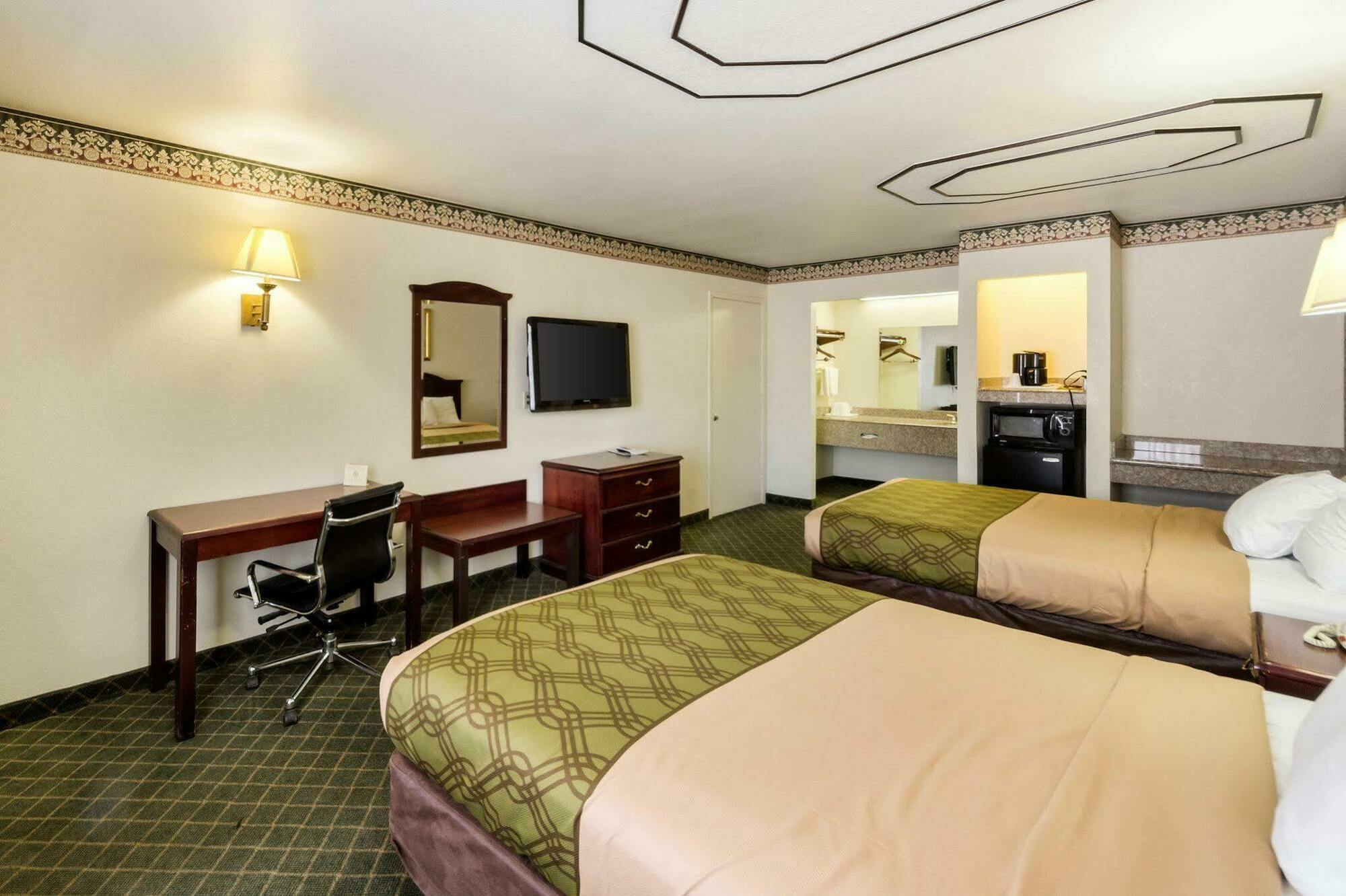 Three Rivers Executive Inn & Suites By Oyo Exterior photo